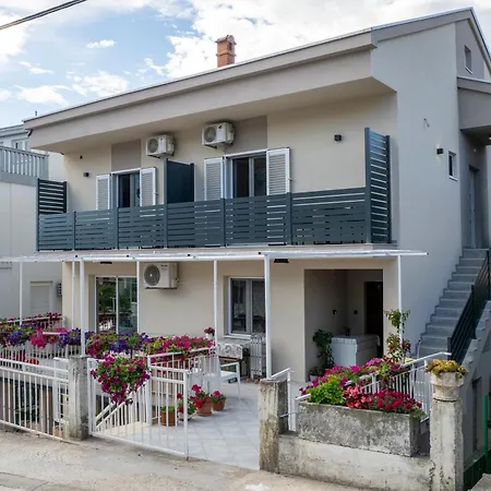 Πανσιόν Andela *