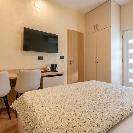 Πανσιόν Andela