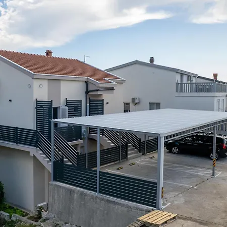 Andela Konukevi Neum